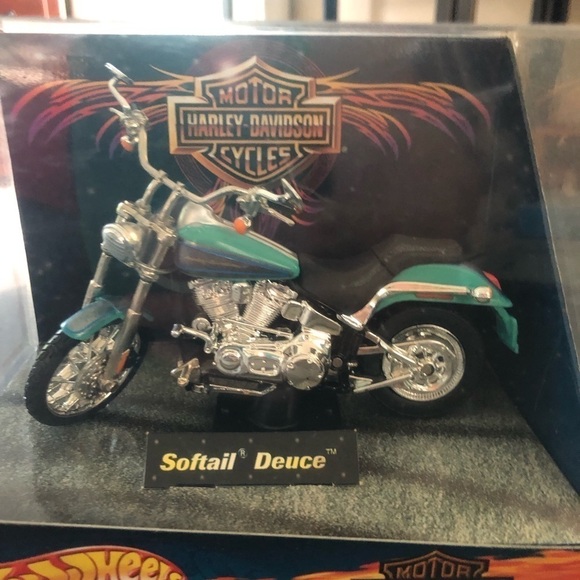 Hot Wheels Harley/Davidson Softail Deuce Die Cast Motorcycle Collectors 2001 - Picture 2 of 3